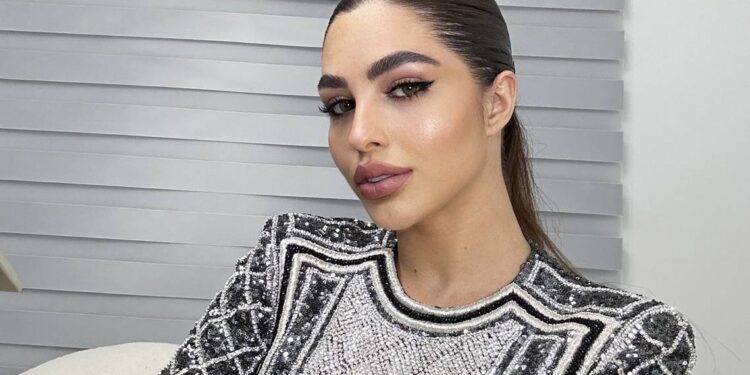 Yanna Regnard: Experta en belleza, cuidado de la piel y técnicas de maquillaje