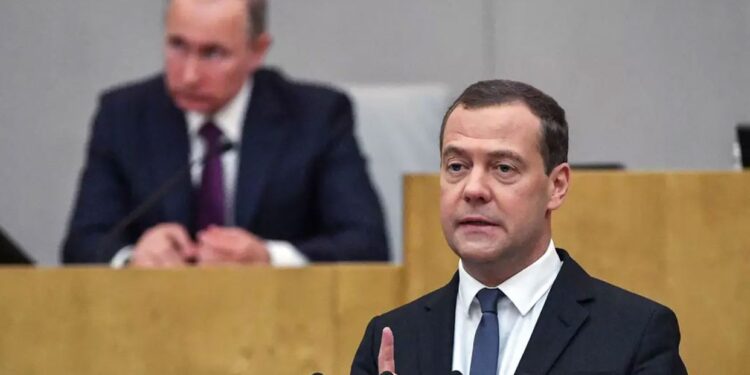 Arrestar a Putin equivaldría a «declarar la guerra» a Rusia, advierte Medvedev