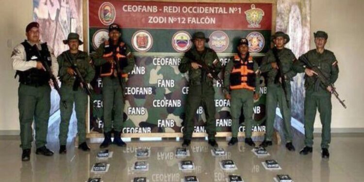 FANB localizó bulto con más de 27 kilos de cocaína en costas de Falcón