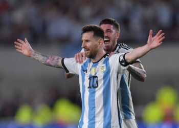 Messi regala en la fiesta argentina el gol 800 de su carrera