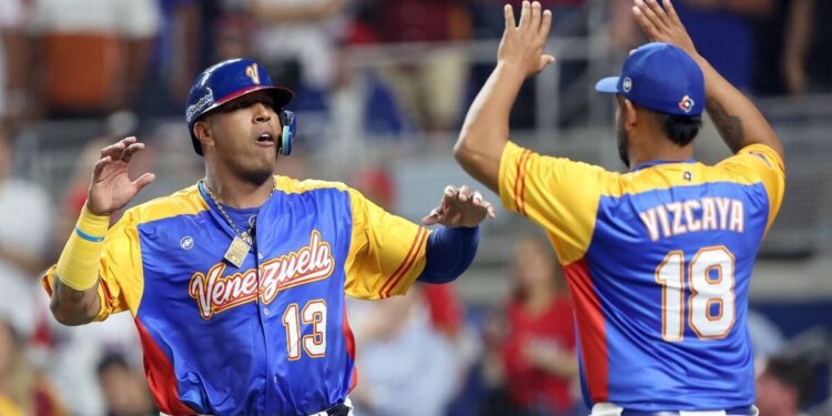 Venezuela vence a República Dominicana por primera vez en la historia del Clásico Mundial