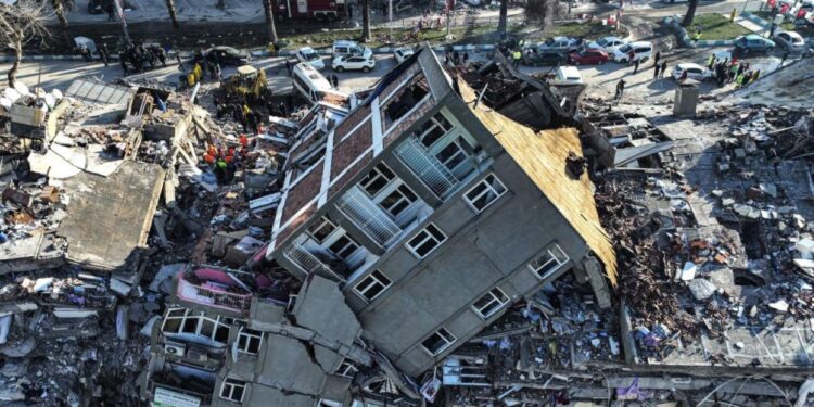 El saldo de muertes por terremotos de febrero en Turquía se acerca a 50.000