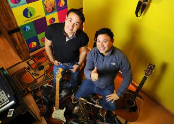 Víctor y Pablo Escalona festejan 30 años de carrera musical en las redes