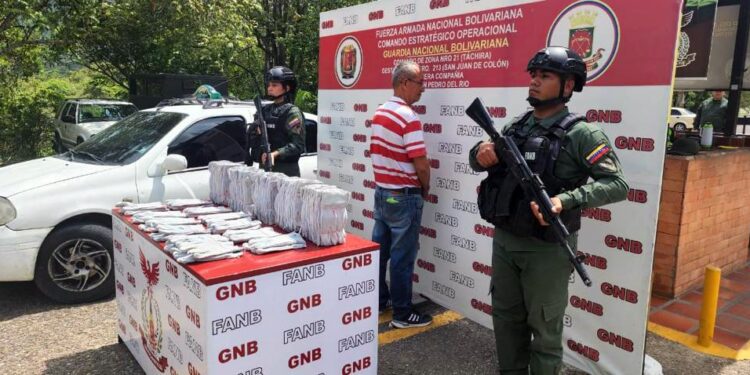 FANB detuvo a hombre con casi 16 kilos de cocaína en Táchira