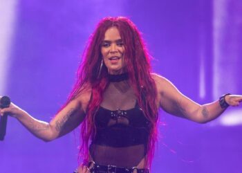 Karol G triunfa en una noche de homenajes en los Latin American Music Awards