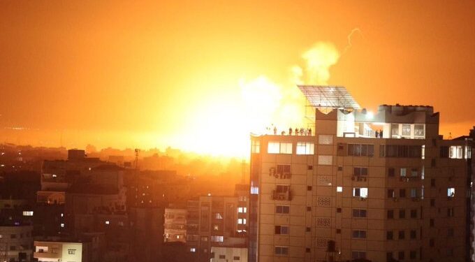 Israel ataca la Franja de Gaza tras el lanzamiento de cohetes desde el Líbano