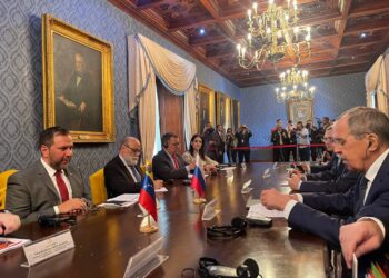 Venezuela y Rusia acuerdan ampliar cooperación en petróleo y otras áreas
