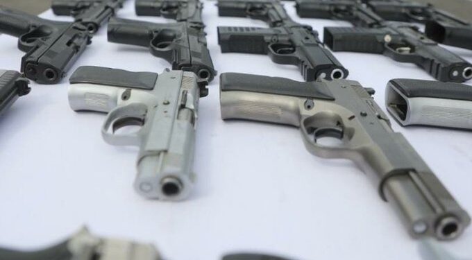 Ministro Ceballos reasignó 2.500 armas de fuego a 49 órganos de seguridad del país