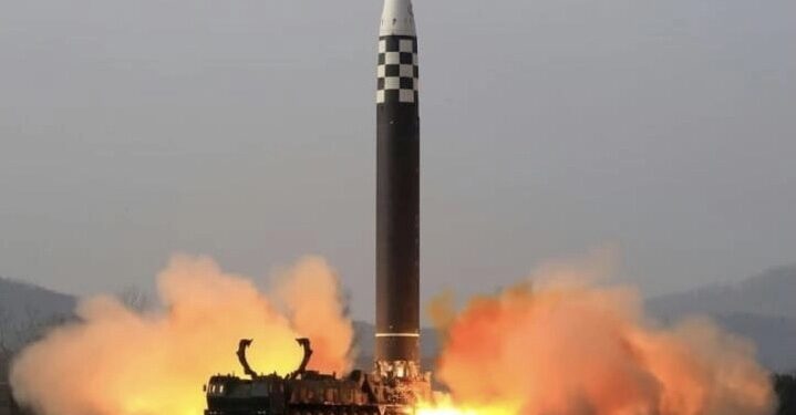 Japón llama a refugio a los habitantes de una isla por misil norcoreano