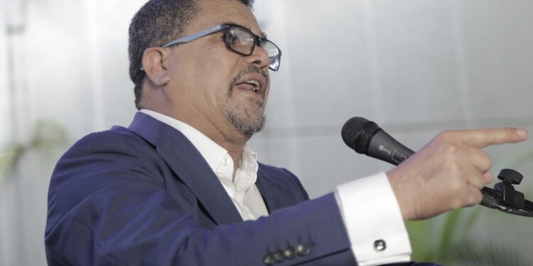 Benjamín Rausseo formalizó su participación en la primaria y va por Miraflores