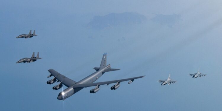 EEUU desplegó bombarderos con capacidad nuclear en la península de Corea
