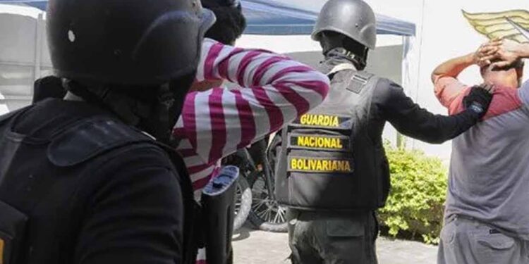 Detenidos funcionarios por presuntos casos de extorsión