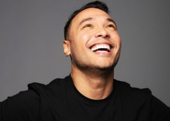 Rafael Ingannamorte muestra su lado irreverente en “100 frases para meditar mientras…”