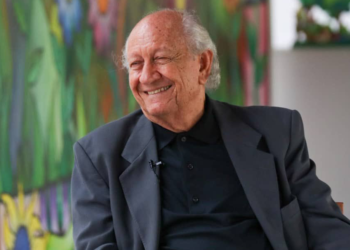 Escritor venezolano Gustavo Pereira recibió el Premio de Poesía José Lezama Lima 2023