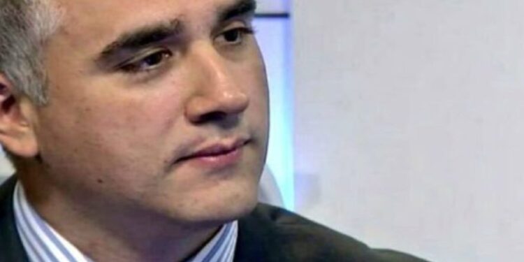 Economista Luis Oliveros: Las sanciones no sirven para generar un cambio político