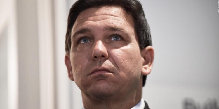 Quien no tenga papeles no podrá trabajar en Florida: Gobernador DeSantis firma ley severa contra la migración