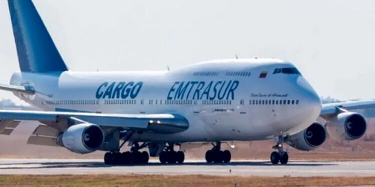Un juez de EEUU ordenó el decomiso definitivo del avión venezolano retenido en Argentina