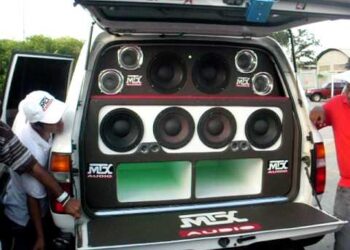 SOUND CARS: EL INFIERNO DE FIN DE SEMANA