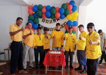  *_NUESTRA_* *_BODA* **DE** **PLATA** «.