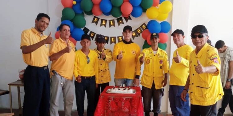  *_NUESTRA_* *_BODA* **DE** **PLATA** «.