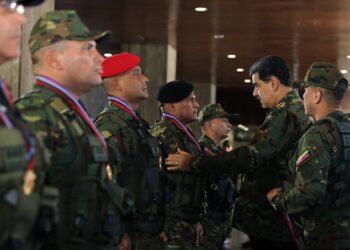 Condecoran a miembros del Ceofanb por la Operación Autana