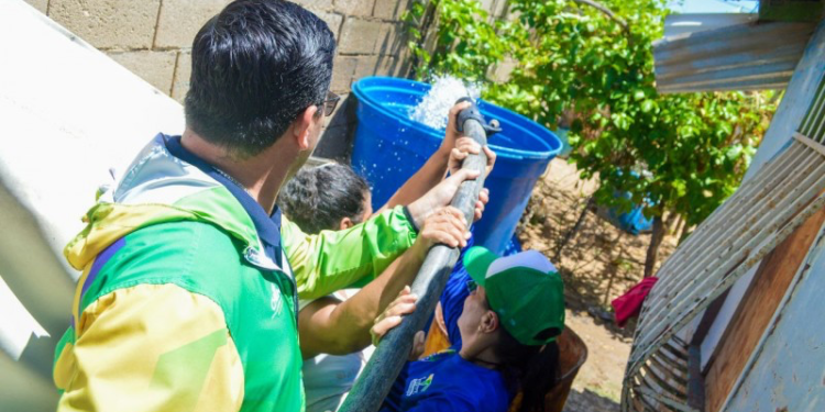 El Chino” llevó en agosto más de 2 millones de litros de agua a sectores vulnerables de Mariño