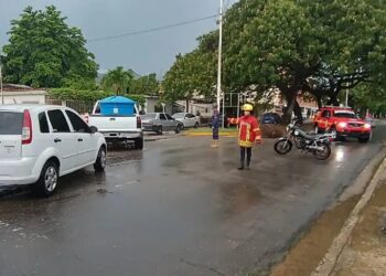 REPORTAN CIERRE AV. UNIVERSIDAD CARUPANO