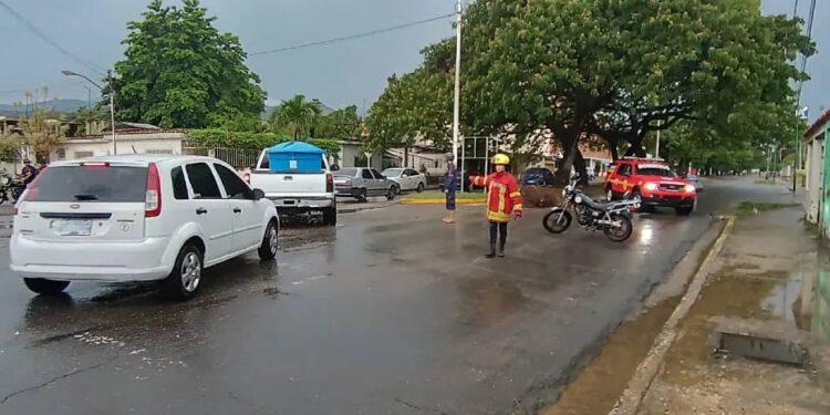 REPORTAN CIERRE AV. UNIVERSIDAD CARUPANO