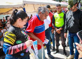 Entregaron ayudas técnicas en Carúpano con el 1×10