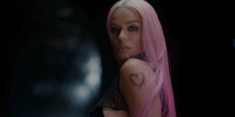 Karol G pone punto final a su historia con Anuel AA con un nuevo tatuaje ¡Por fin!