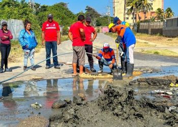 Un total de 1.500 familias serán favorecidas con los trabajos de reparación de colector caído en la plaza Valentín Valiente