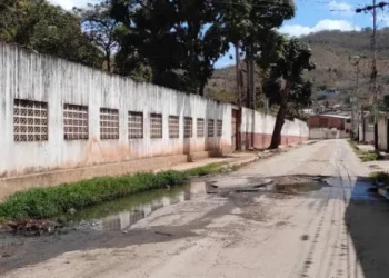 La comunidad alerta: Crisis de aguas negras en 22 de agosto