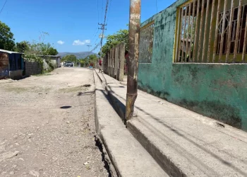 El mal estado de postes pone en riesgo a los los habitantes de Cumanacoa