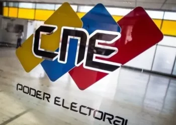 Exigen instalación de puntos itinerantes que faciliten el proceso de inscripción de jóvenes sucrenses en el CNE