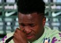 Vinícius Jr. rompe en llanto al hablar del racismo en la conferencia de prensa de Brasil