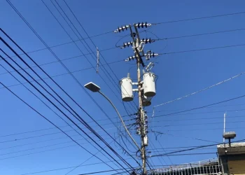 Un año con irregularidades en la energía eléctrica contabilizaron habitantes de Calle Herrera en Cumaná