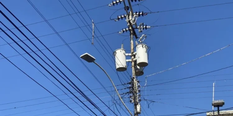 Un año con irregularidades en la energía eléctrica contabilizaron habitantes de Calle Herrera en Cumaná