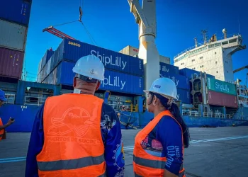 Arribó segundo buque de carga contenerizada al puerto de Sucre