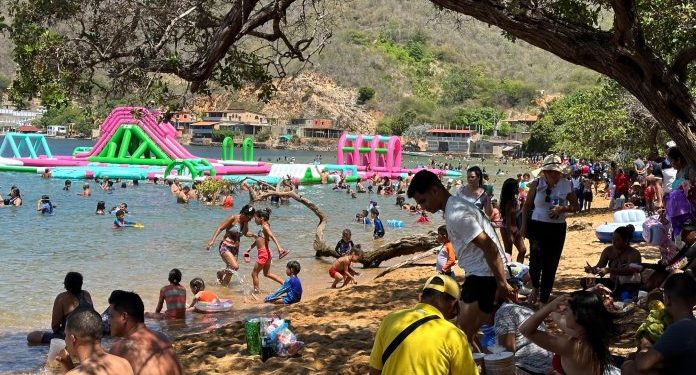 Playas del estado Sucre se llenaron en Semana Santa