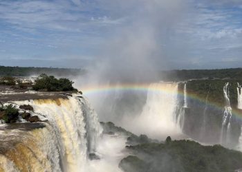 Regulo Briceño visita las Cataratas del Iguazú para documentarlas
