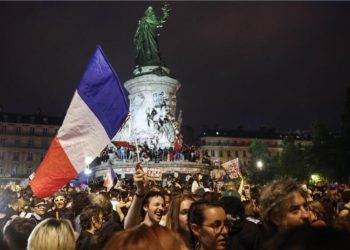 La izquierda da una sorpresa en Francia y se impone en las elecciones legislativas