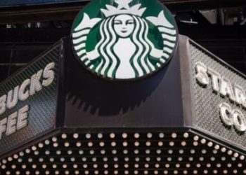 Starbucks cambia de CEO para impulsar sus acciones; el Mexbol subió 1,20%