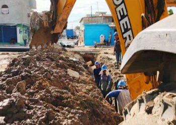 Reparan sistema de aguas servidas en Cumaná